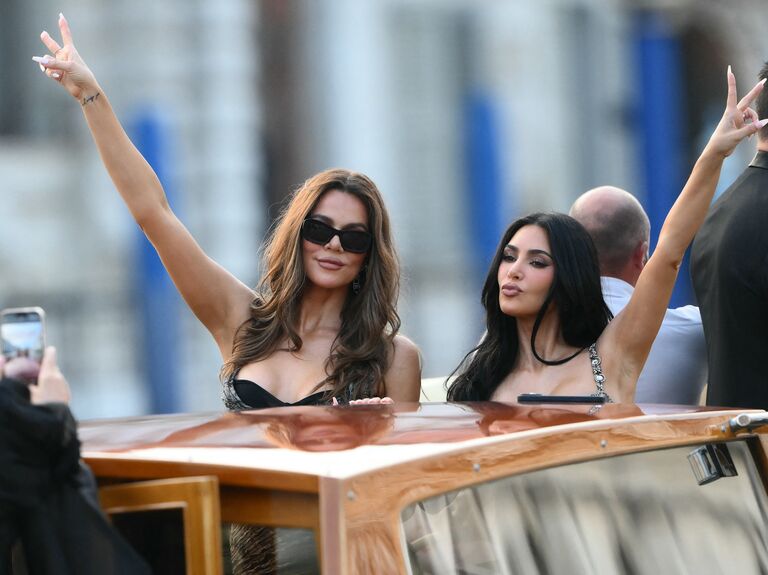 Khloe Kardashian and Kim Kardashian at Jeff Bezos' wedding 