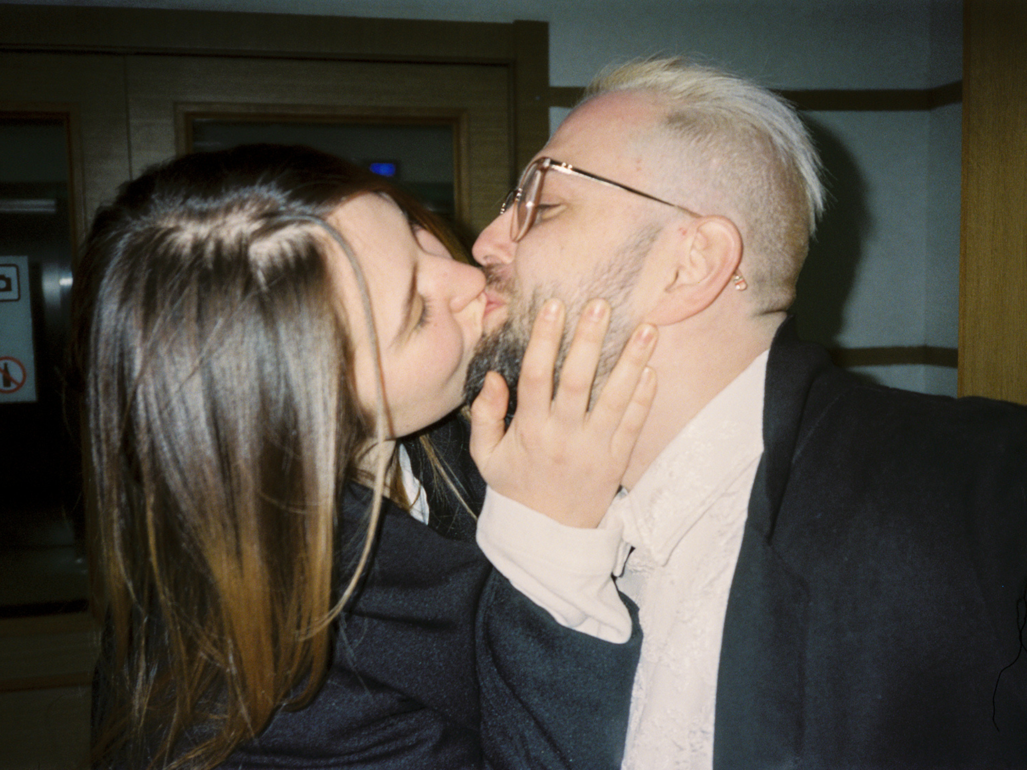 Couple kissing, how to flirt with your husband