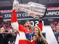 Matthew Tkachuk with his fiancée Ellie connell
