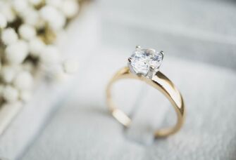 Upclose picture of gold engagement ring